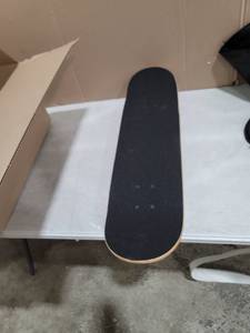 lot 5309 image: Skateboard