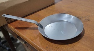 lot 8057 image: Camping Skillet