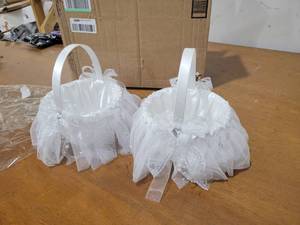 lot 8159 image: 2 pack Flower girl Baskets