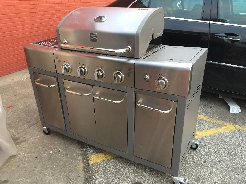 lot 7043 image: Kenmore 46372 gas grill