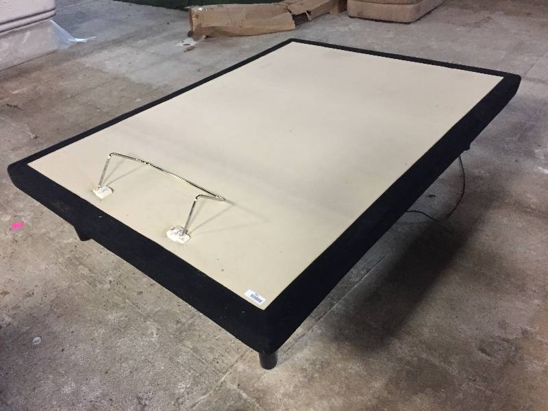 lot 7061 image: Sealy Ease Queen Adjustable Base