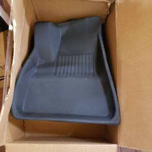 lot 75433 image: Pickup Truck Floor Mats