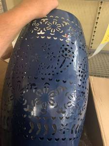 lot 75514 image: blue flower pot