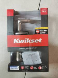 lot 2581 image: Kwikset Keyed Entry Door Handle Kit