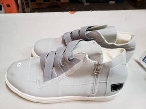 lot 5484 image: Low Heel Canvas Gray Sneakers Size 10