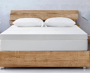 lot 10558 image: Zinus 76 x 80 x 4 Trifold King Mattress, White