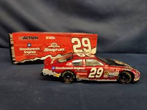 lot 14320 image: 2003 GM Dealers #29 Kevin Harvick Snap-On GM Goodwrench Monte Carlo 124 X-RARE
