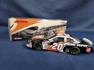 lot 14353 image: Tony Stewart #20 Home DepotReverse Paint 2004 Monte Carlo 124 Action