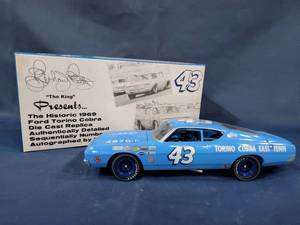 lot 14358 image: 124 Richard Petty Autographed Coa 1969 Ford Torino Cobra 43