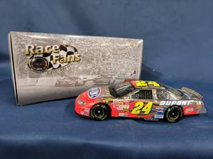 lot 14368 image: Jeff Gordon #24 DuPont 2003 Monte Carlo Action 124 scale car NASCAR 103483