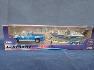 lot 14370 image: 2004 Action Castaway Dale Earnhardt Jr 8 Oreo 143 Scale Nitro Boat & Truck Set