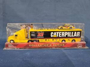 lot 14371 image: 2004 Racing Champions 25 Brian Vickers Nascar Hauler Wcar Mint Boxed