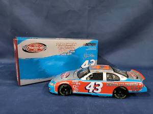 lot 14388 image: Richard Petty #43 The Victory Lap  7x Champion 2003 Intrepid