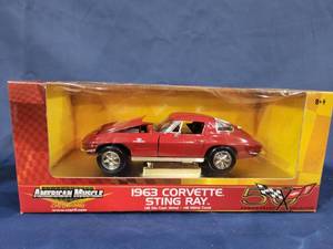 lot 14401 image: American Muscle Red 1963 Corvette Sting Ray Split Window 118th Diecast Ertl 63
