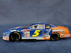 lot 14421 image: LOONEY TUNES #5 TERRY LABONTE 124 ACTION SET OF 3 SEMI TRUCK