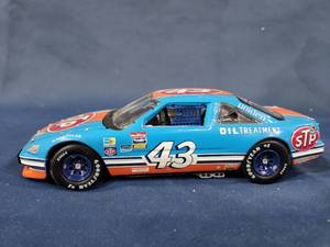 lot 14423 image: Ertl Pontiac Grand Prix #43 Richard Petty Die-cast Nascar