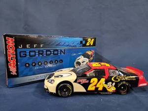 lot 14447 image: Jeff Gordon #24 Foundation Mighty Mouse 2006 Monte Carlo Action 124 NASCAR