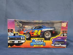 lot 14464 image: Muscle Machines USA NASCAR #20 Tony Stewart 1969 Camaro 124 Scale action usa
