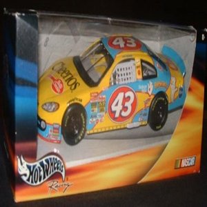 lot 14466 image: Hot Wheels NASCAR 124 Scale John Andretti #43 Cheerios