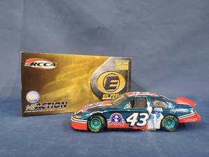 lot 14008 image: Autographed Richard Petty Yogi Berra #43#8 NY Yankees 100th Anniversary 2003 Intrepid Elite 1 of 520 PN 401990 124 Scale