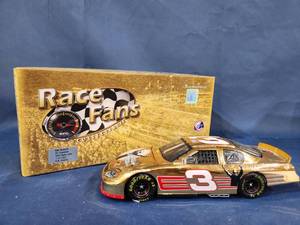 lot 14028 image: Edition 1 24 Scale 24kt Gold Stock Car