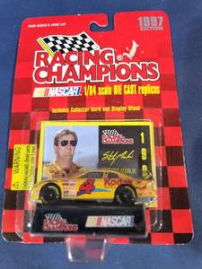 lot 14499 image: Racing Champions 164 scale diecast with collectible card 1997 edition #4
