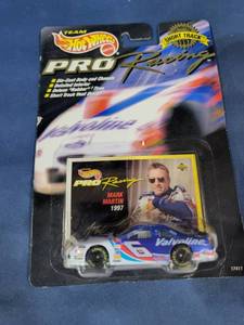 lot 14501 image: hot wheels 1997 1st edition Mark Martin #6 pro racing short track 164 scale die cast car
