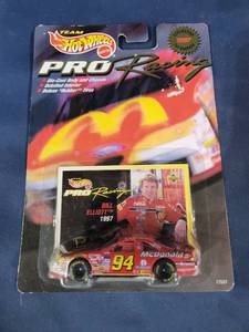 lot 14507 image: hot wheels 1997 1st edition #94 Bill Elliot pro racing short track 164 scale die cast car