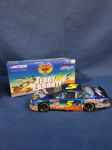 lot 14527 image: Vintage Terry 5 Labonte 124 Stock Car Kelloggs Roadrunner Beep Beep Nascar