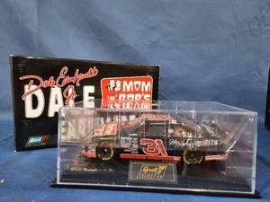 lot 14532 image: 2000 Revell Dale Earnhardt Jr #31 1996 Mom & Pop��s Monte Carlo 1 Of 3120 Pieces
