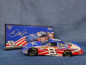 lot 14542 image: MA #8 Dale Earnhardt Jr. Budweiser Stars & Stripes 2007 Monte Carlo SS 124