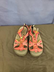 lot 7859 image: Keen red shoes sz 10.5