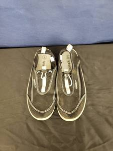 lot 7862 image: Speedo water shoes sz 45