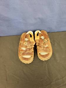 lot 7878 image: leather Born sandals sz 6