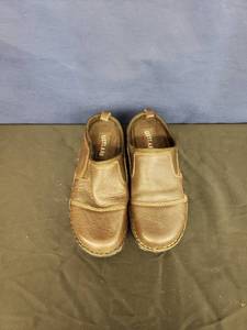 lot 7880 image: leather Eastland slip-ons sz 6.5