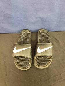 lot 7884 image: Nike slides sz 13