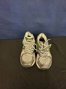 lot 7885 image: ASICS tennis shoes sz 6 12