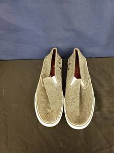 lot 7888 image: American Eagle slip ons sz 10