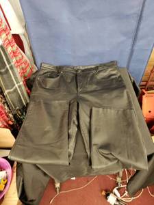 lot 7895 image: FMC leather pants sz 42