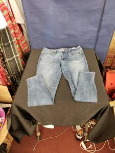 lot 7900 image: American Eagle Sz 8 womens skinny jeans