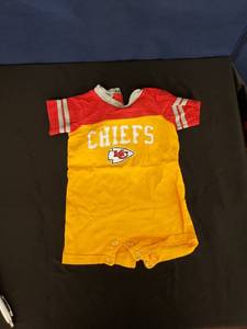 lot 7948 image: KC Chiefs onesie 6-9mth
