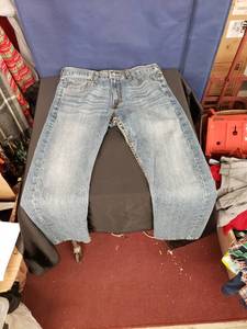 lot 7962 image: Levis Signature sz 32x30