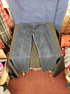 lot 7964 image: Simply Vera jeans sz 10