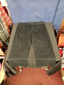 lot 7965 image: The Limited black capris sz 10