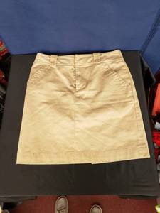 lot 7970 image: Gap khaki skirt sz 8