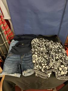 lot 7975 image: lot of maternity clothes sz sm