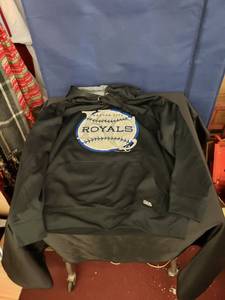 lot 8000 image: KC Royals hoodie dri fit material sz M