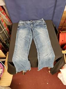 lot 8005 image: Maurices Jeans sz 34