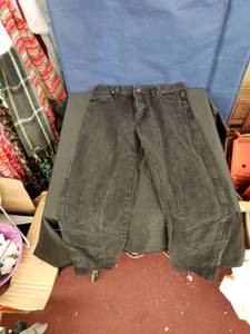 lot 8012 image: Black Wrangler jeans sz 31x36