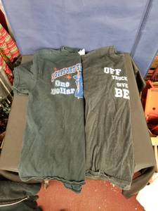 lot 8015 image: pair tees sz XL